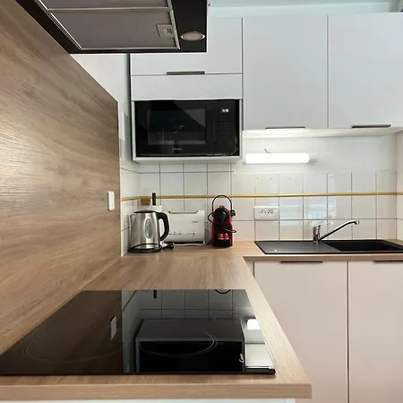 T3 Centre Avec Parking, Balcon Et Wifi. 5p. *