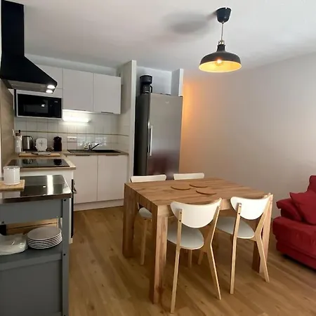 T3 Centre Avec Parking, Balcon Et Wifi. 5p. דירה