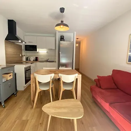 דירה T3 Centre Avec Parking, Balcon Et Wifi. 5p. *