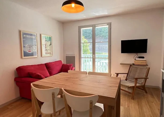 Appartement T3 Centre Avec Parking, Balcon Et Wifi. 5p. Cauterets