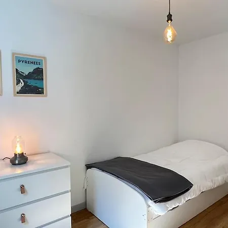 Daire T3 Centre Avec Parking, Balcon Et Wifi. 5p.