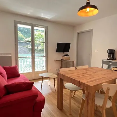 Daire T3 Centre Avec Parking, Balcon Et Wifi. 5p.